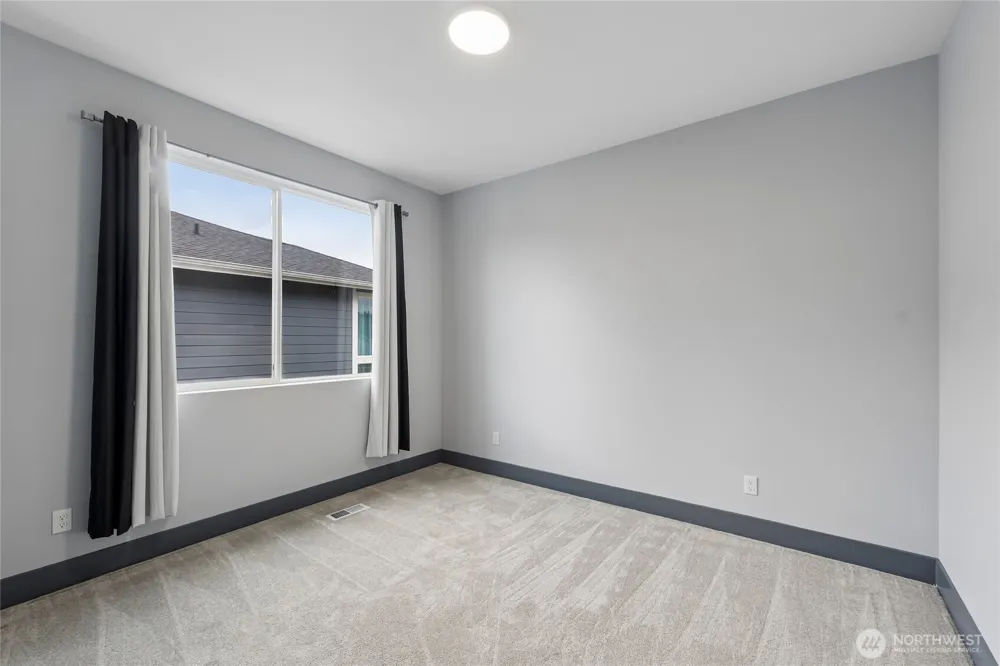 121 Palisades Place Pacific, WA 98047