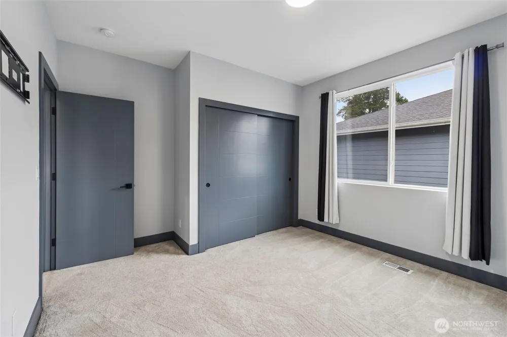121 Palisades Place Pacific, WA 98047