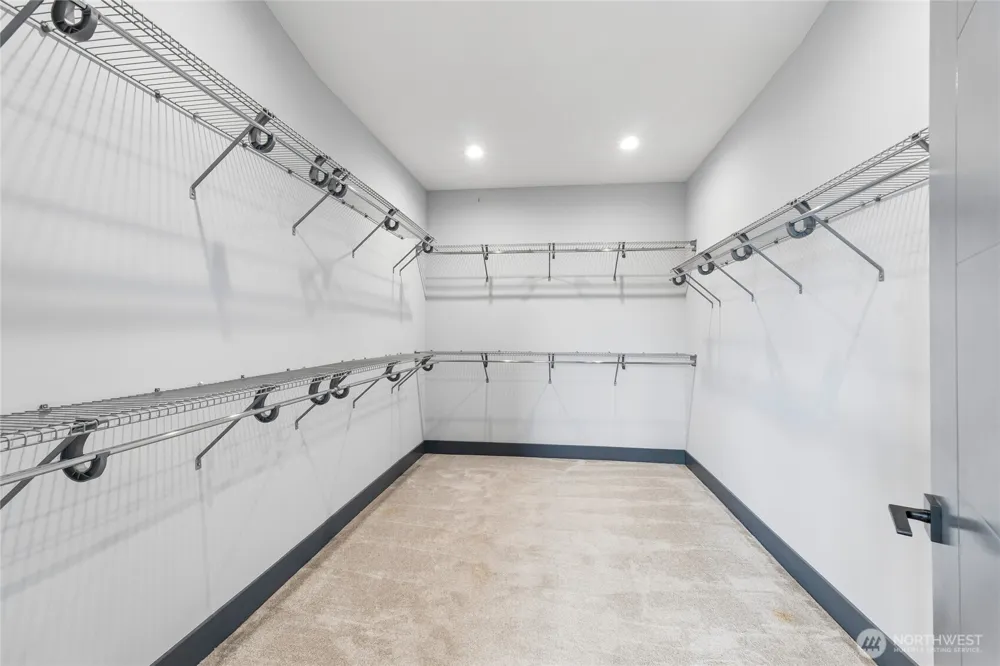 121 Palisades Place Pacific, WA 98047