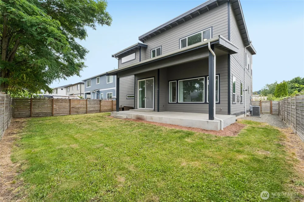 121 Palisades Place Pacific, WA 98047