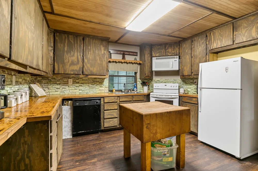 1710 COUNTY ROAD 2928 Hughes Springs, TX 75656