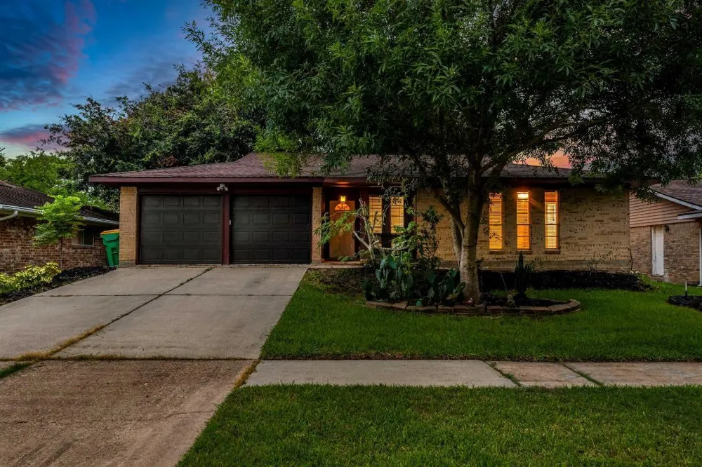 1728 Dolphin Drive Seabrook, TX 77586