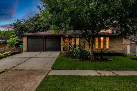 1728 Dolphin Drive