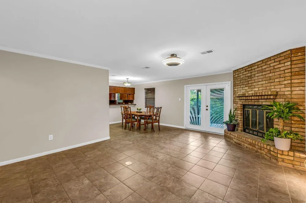1728 Dolphin Drive Seabrook, TX 77586