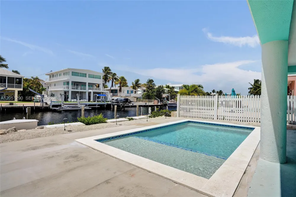 107 Valencia Dr Islamorada, FL 33036