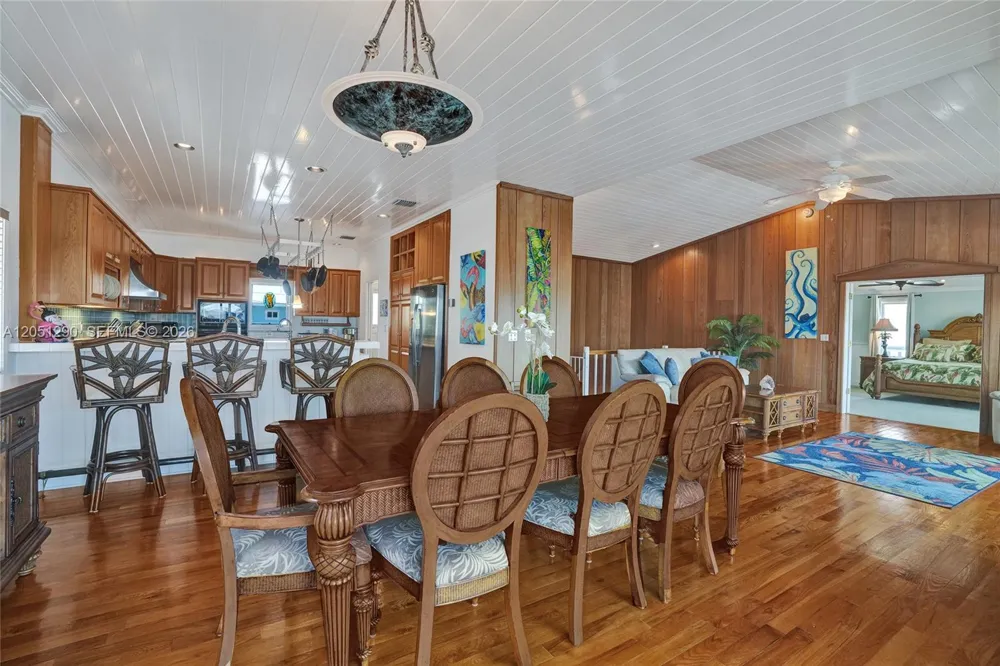 107 Valencia Dr Islamorada, FL 33036
