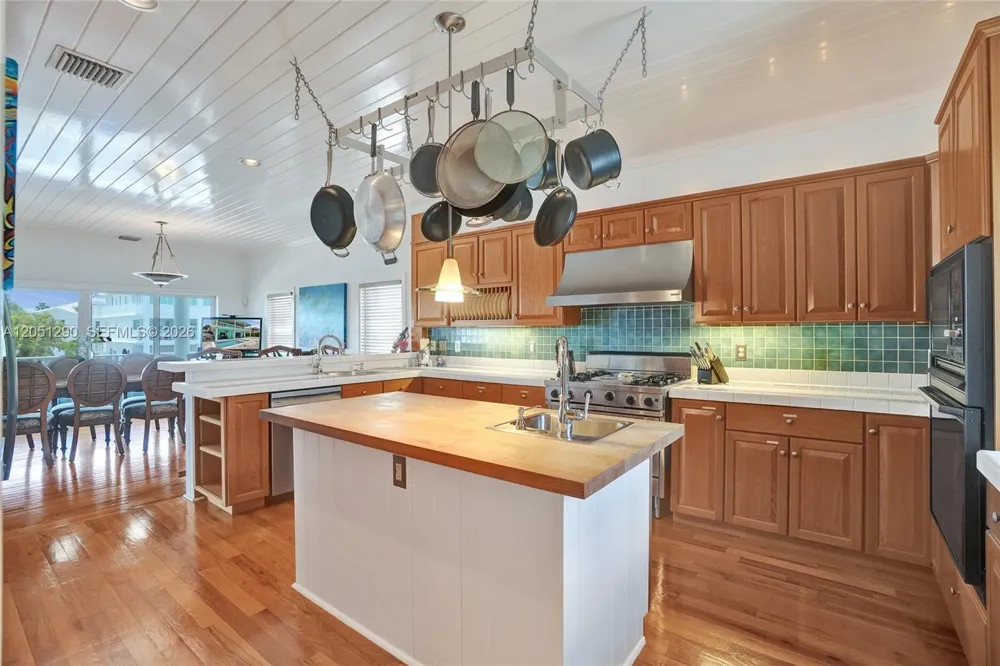 107 Valencia Dr Islamorada, FL 33036