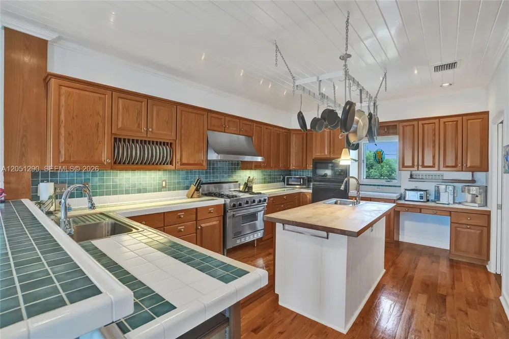107 Valencia Dr Islamorada, FL 33036