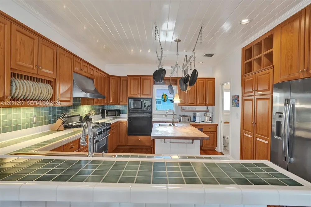 107 Valencia Dr Islamorada, FL 33036