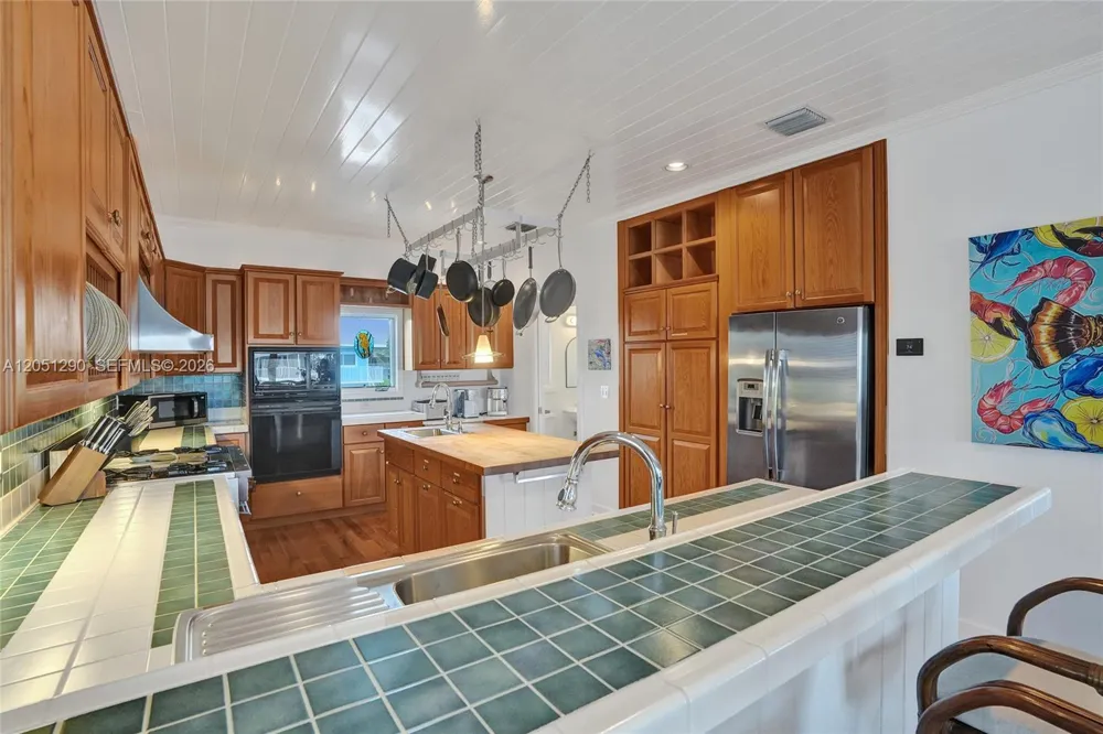 107 Valencia Dr Islamorada, FL 33036