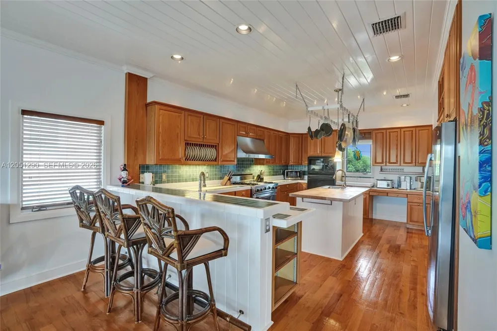 107 Valencia Dr Islamorada, FL 33036