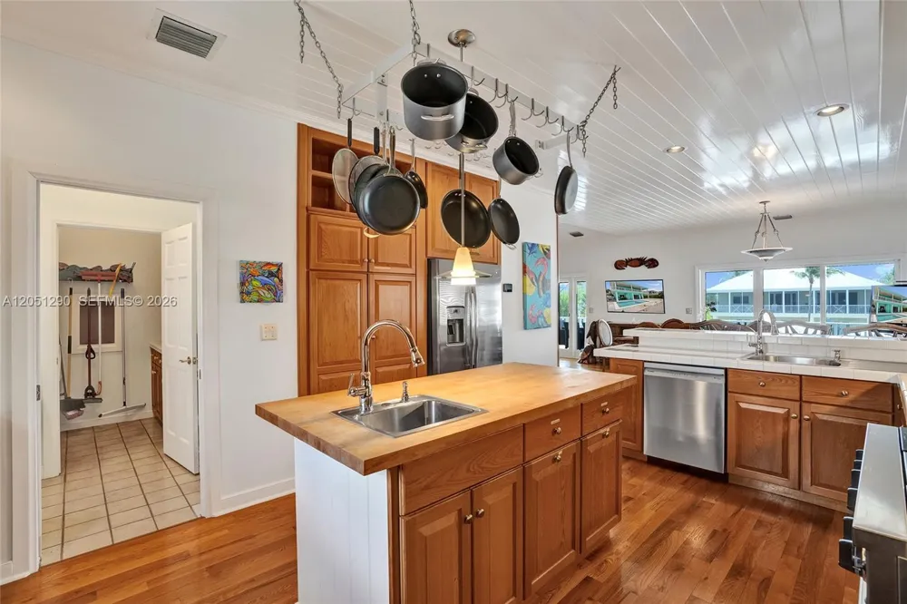 107 Valencia Dr Islamorada, FL 33036