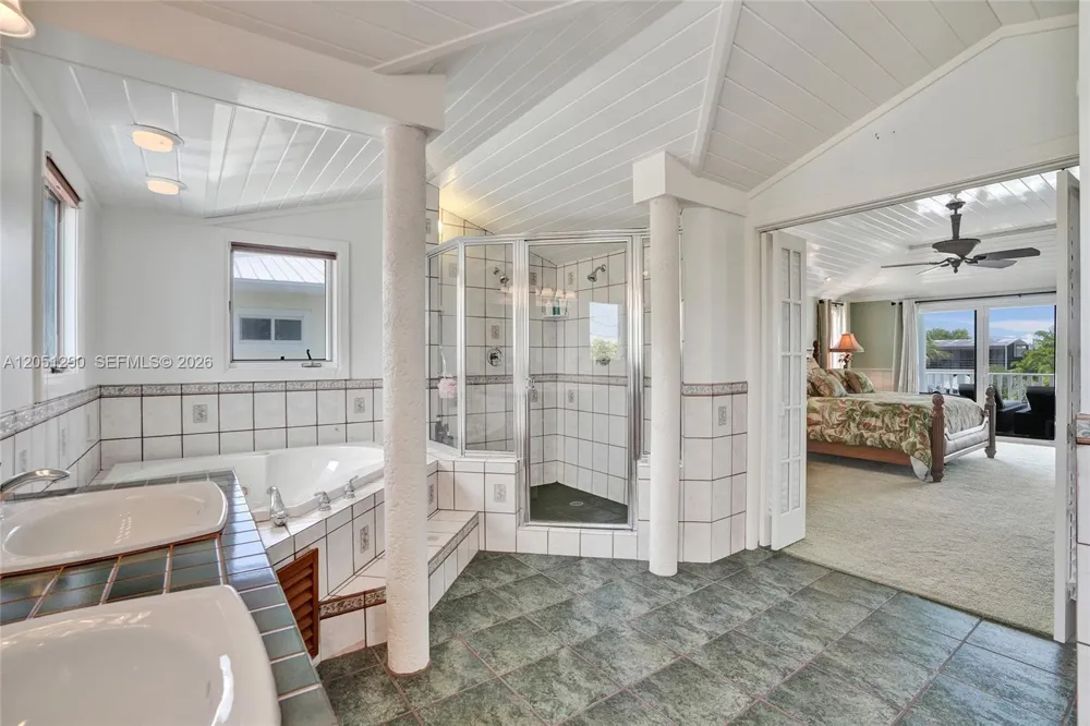 107 Valencia Dr Islamorada, FL 33036