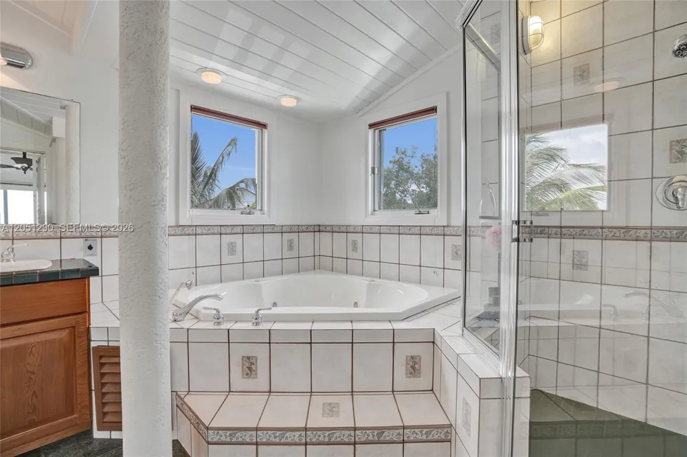 107 Valencia Dr Islamorada, FL 33036