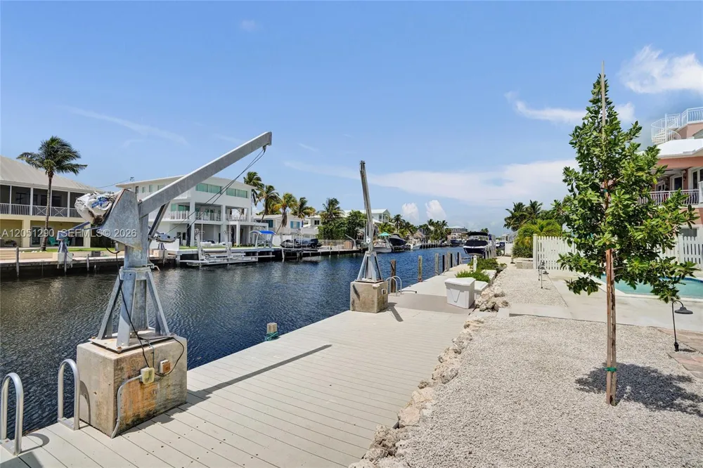 107 Valencia Dr Islamorada, FL 33036
