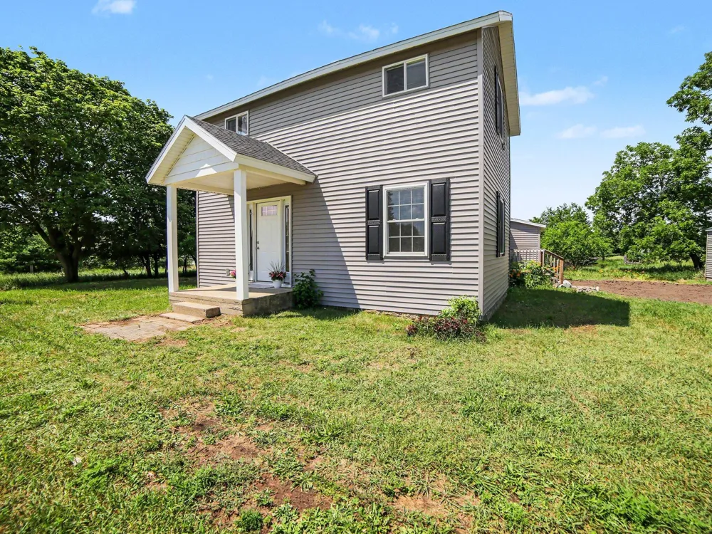 910 W Bradshaw Road Scottville, MI 49454