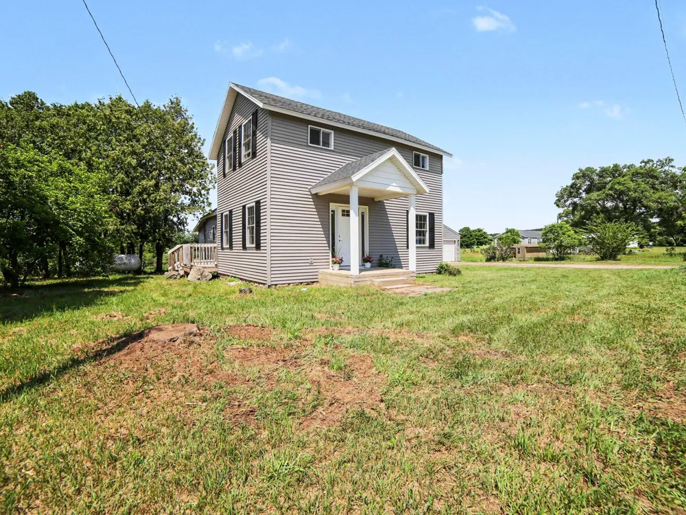 910 W Bradshaw Road Scottville, MI 49454