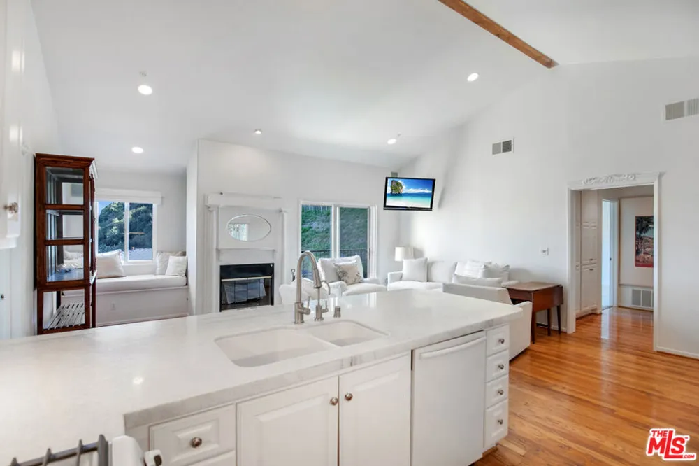 3855 Rambla Pacifico #D Malibu, CA 90265