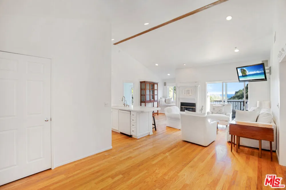 3855 Rambla Pacifico #D Malibu, CA 90265