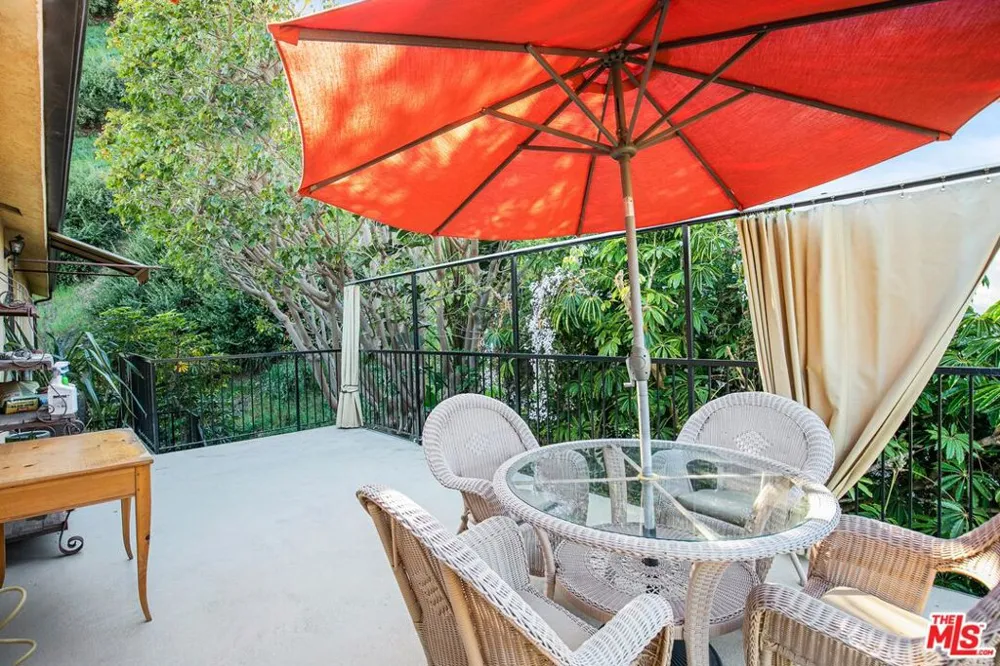 3855 Rambla Pacifico #D Malibu, CA 90265