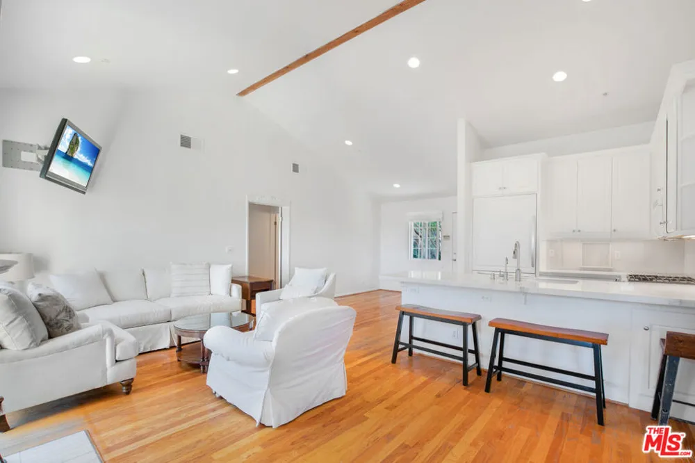 3855 Rambla Pacifico #D Malibu, CA 90265