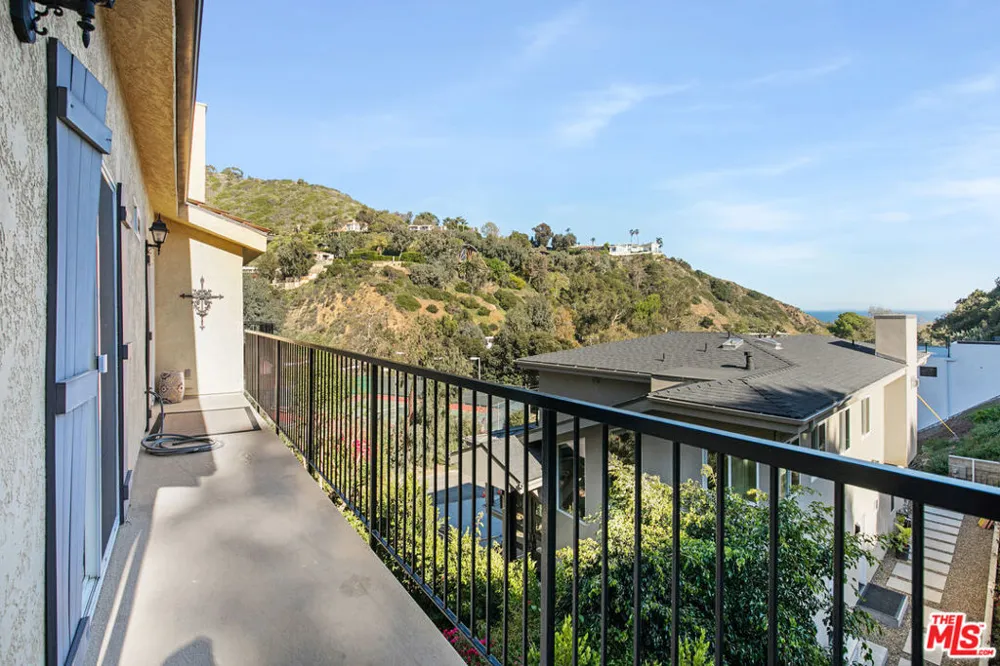 3855 Rambla Pacifico #D Malibu, CA 90265