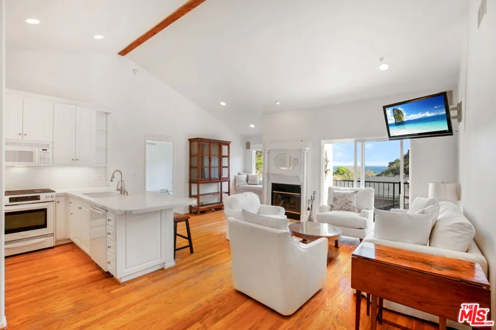 3855 Rambla Pacifico #D Malibu, CA 90265
