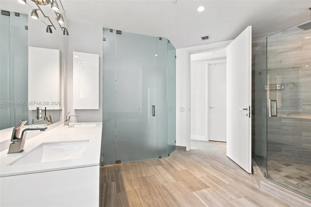 1300 Brickell Bay Dr #3804 Miami, FL 33131
