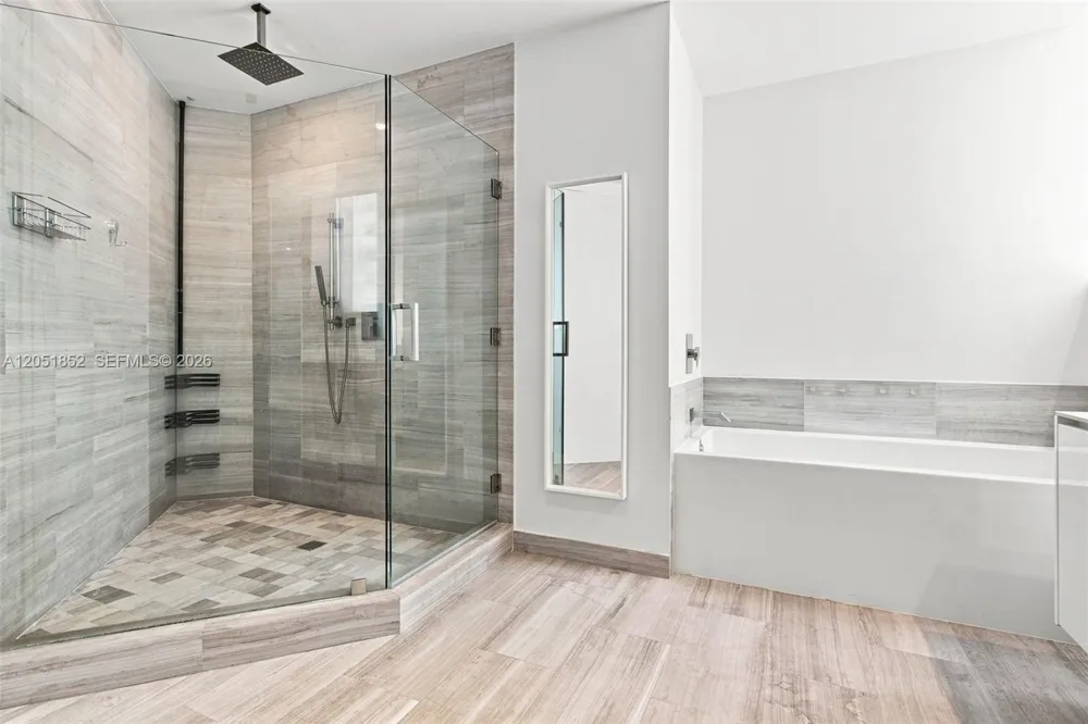 1300 Brickell Bay Dr #3804 Miami, FL 33131