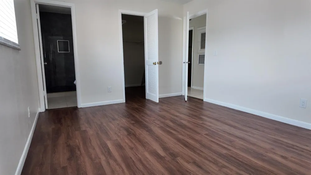 227 Castlewood Drive #207 North Palm Beach, FL 33408
