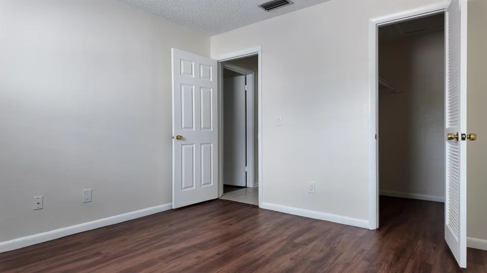 227 Castlewood Drive #207 North Palm Beach, FL 33408