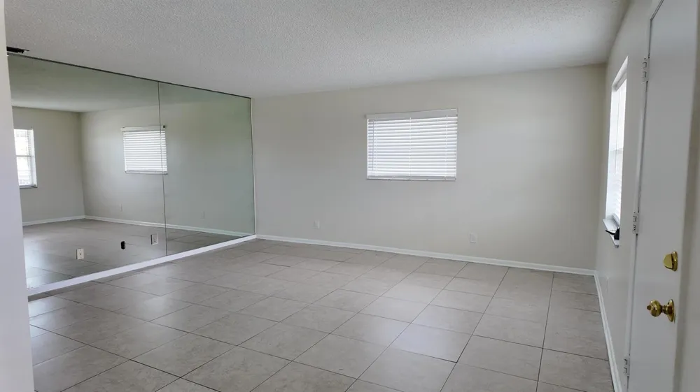 227 Castlewood Drive #207 North Palm Beach, FL 33408