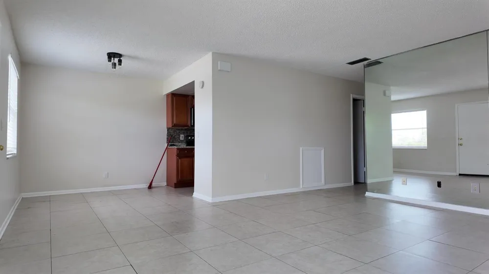 227 Castlewood Drive #207 North Palm Beach, FL 33408