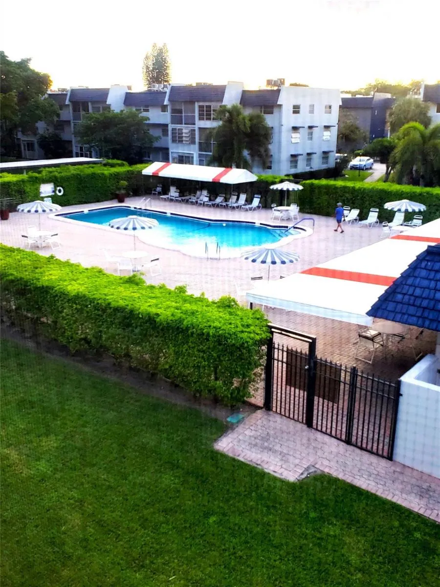 7897 Golf Circle Drive #303 Margate, FL 33063