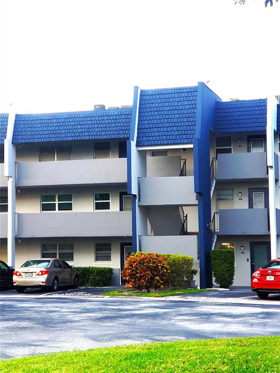 7897 Golf Circle Drive #303 Margate, FL 33063