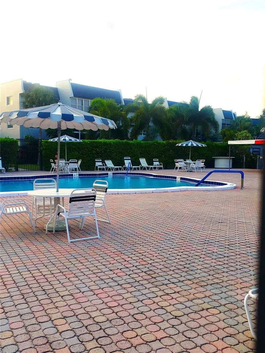 7897 Golf Circle Drive #303 Margate, FL 33063
