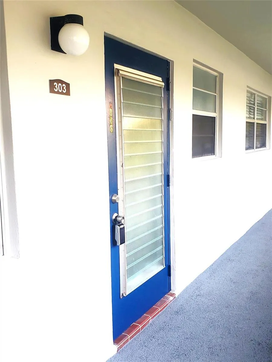 7897 Golf Circle Drive #303 Margate, FL 33063