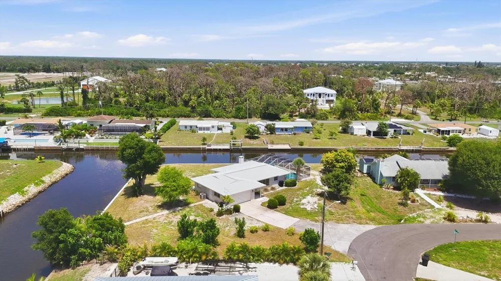 898 E 6TH STREET Englewood, FL 34223