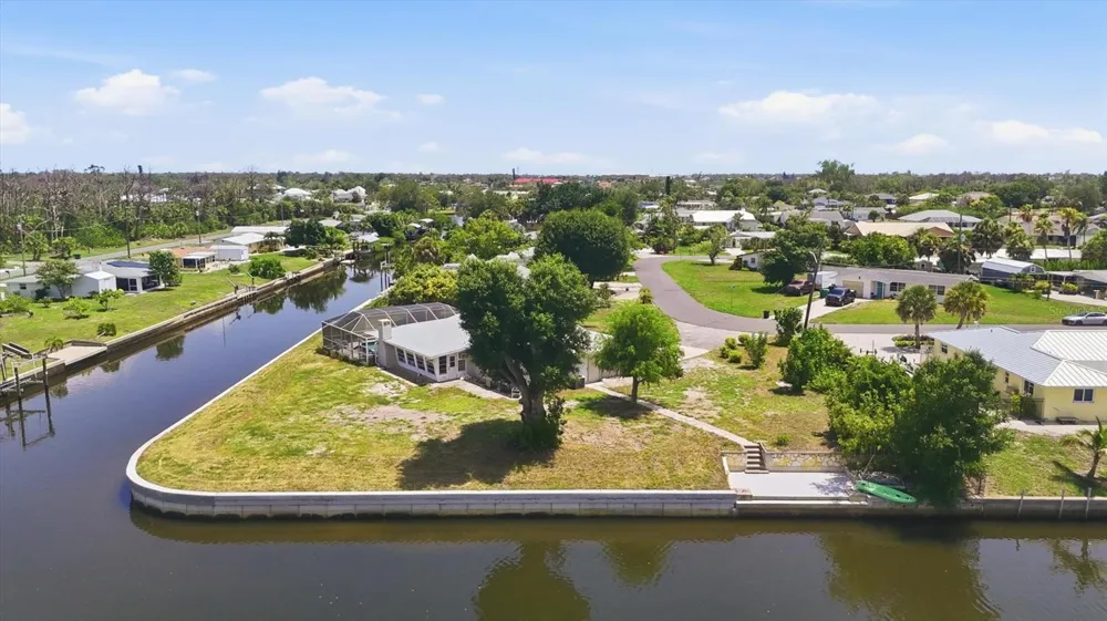 898 E 6TH STREET Englewood, FL 34223