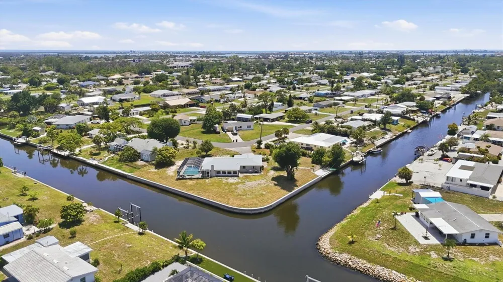 898 E 6TH STREET Englewood, FL 34223
