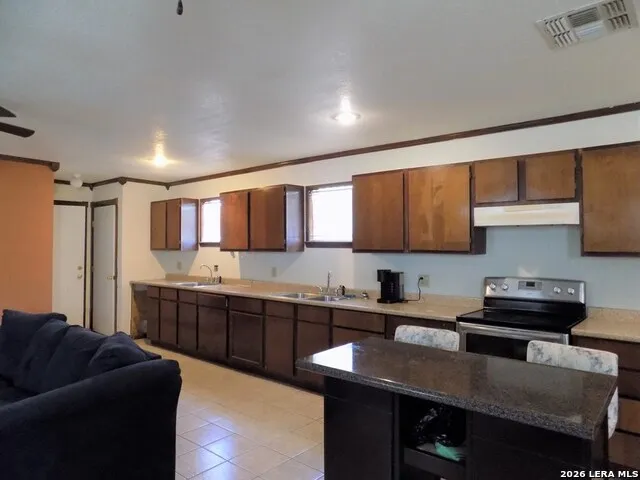 20543 FM 1021 El Indio, TX 78860