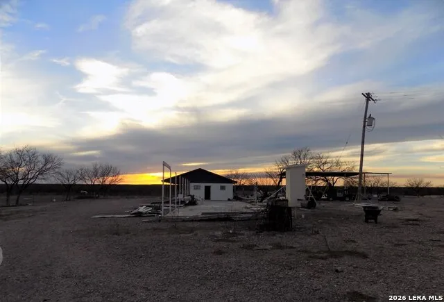 20543 FM 1021 El Indio, TX 78860