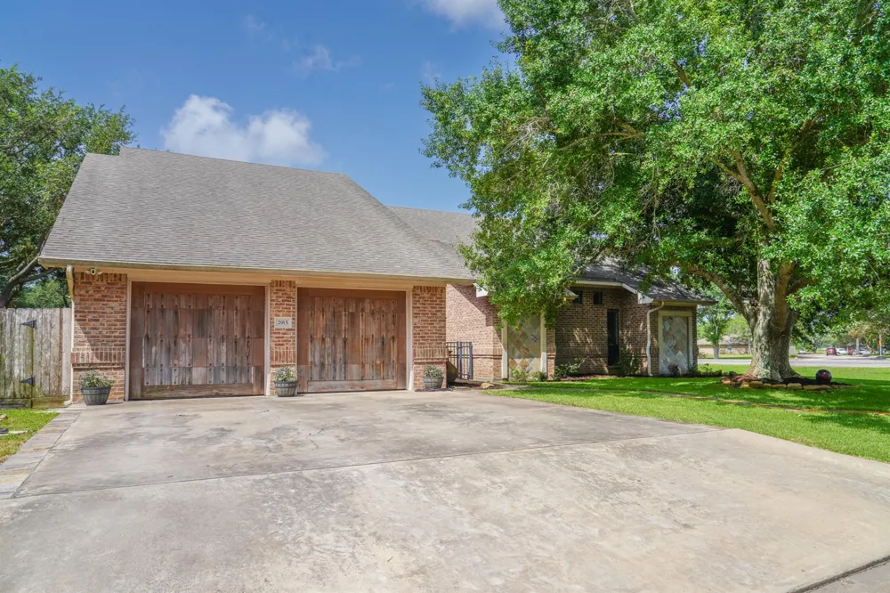 2915 Willow Creek Drive El Campo, TX 77437