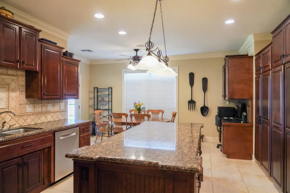 2915 Willow Creek Drive El Campo, TX 77437