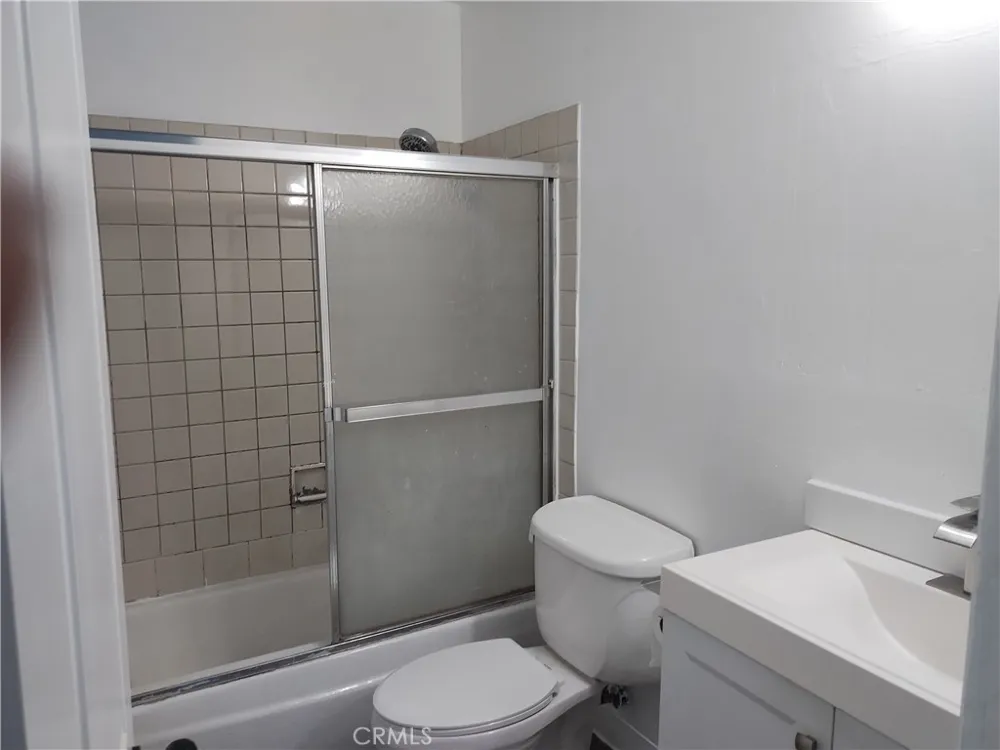 13050 Dronfield #16 Sylmar, CA 91342