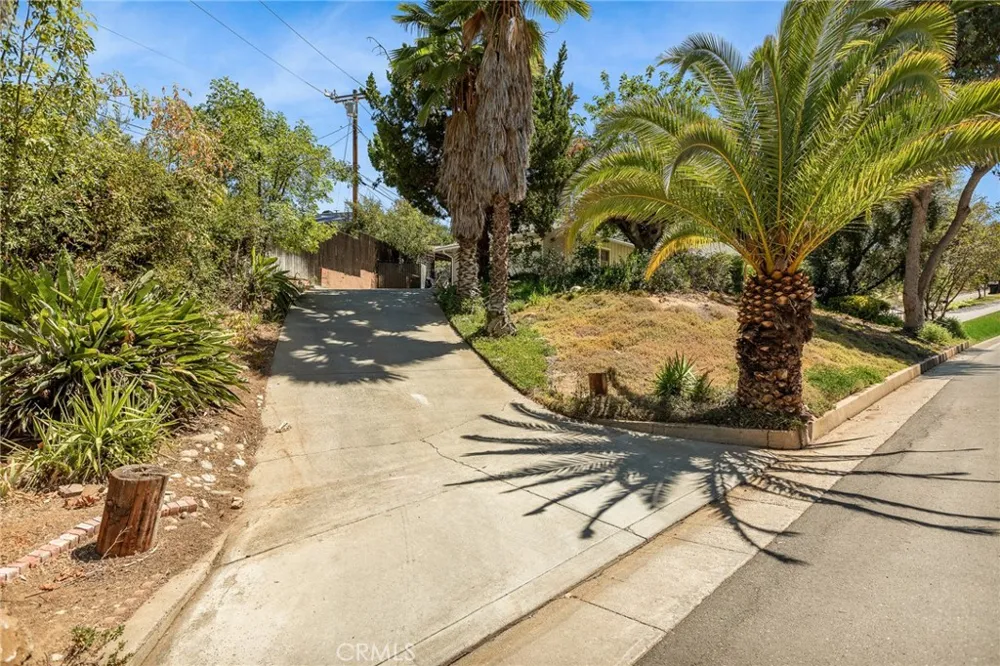940 Carob Redlands, CA 92373