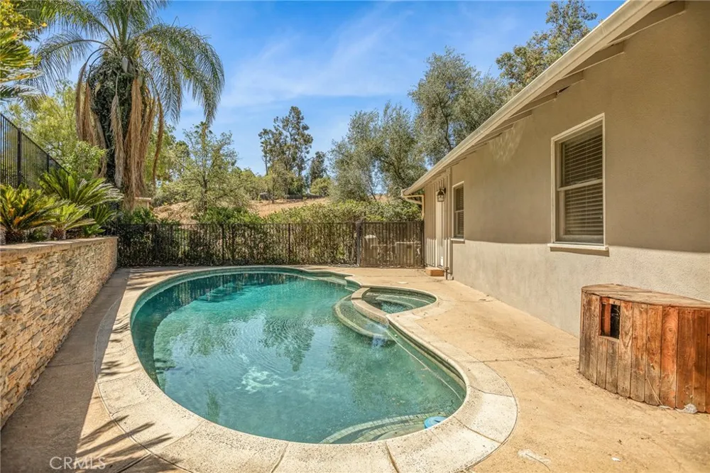 940 Carob Redlands, CA 92373