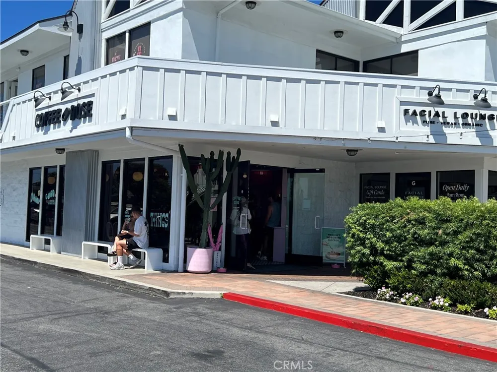 20402 Santa Ana Avenue #4 Newport Beach, CA 92660