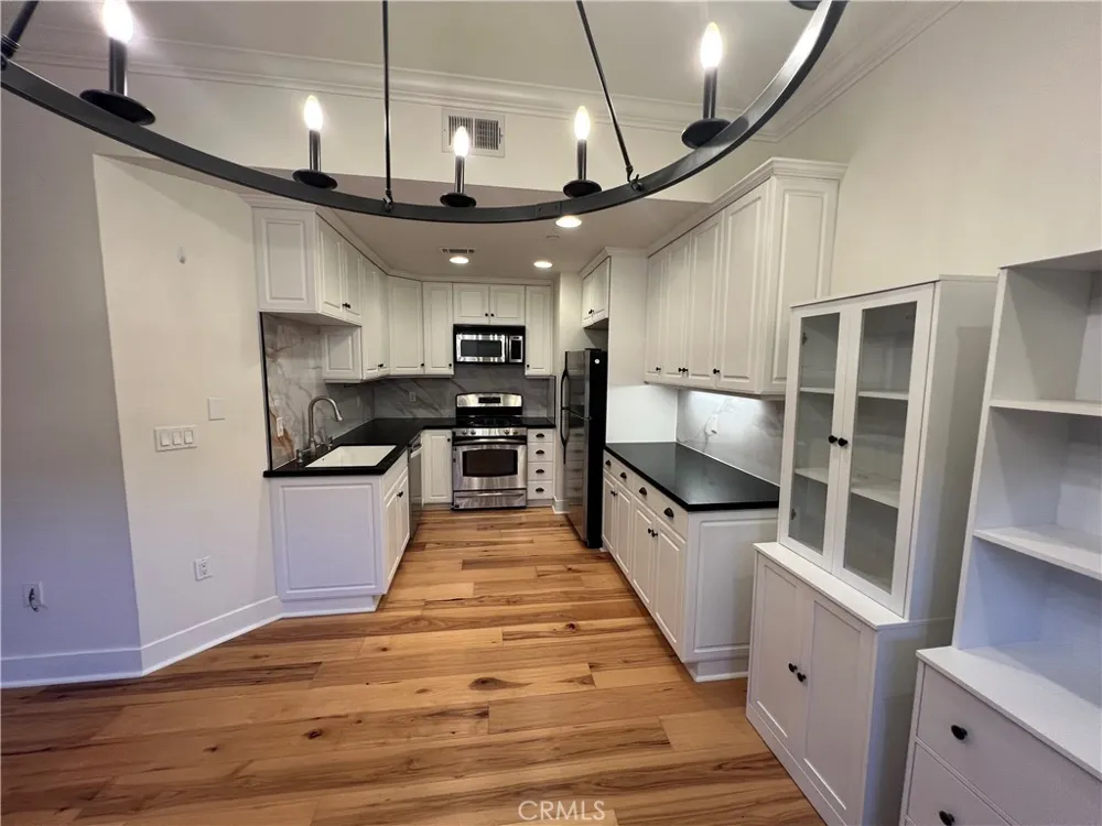 20402 Santa Ana Avenue #4 Newport Beach, CA 92660