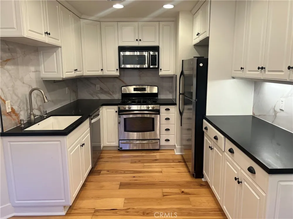 20402 Santa Ana Avenue #4 Newport Beach, CA 92660